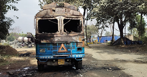 ओरमांझी में अपराधियों के हौसले बुलंद, श्रीराम कंस्ट्रक्शन कंपनी में अगजनी और फायरिंग, देर रात चार से पांच अपराधी पहुंचे कंस्ट्रक्शन साइट, टैंकर चालक को गाड़ी से उतार गाड़ी में लगाया आग